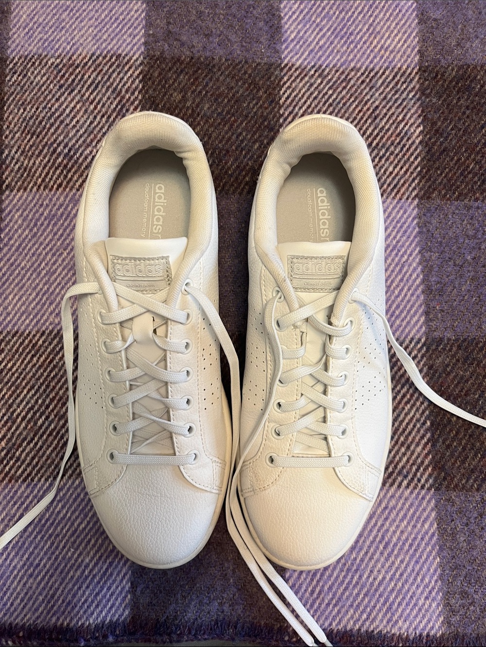 adidas Menโs White Low-Top Leather Sneakers